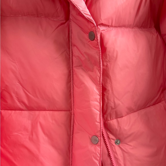 New with tags UGG Vickie pink Puffer Jacket. Size M - Picture 13 of 13